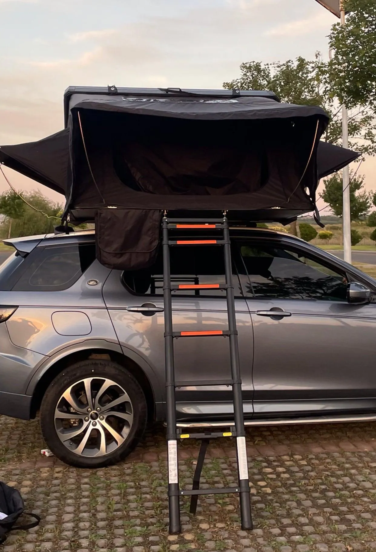 Expedition XL Rooftop Tent (4 Persons) Tent With Rail Rack