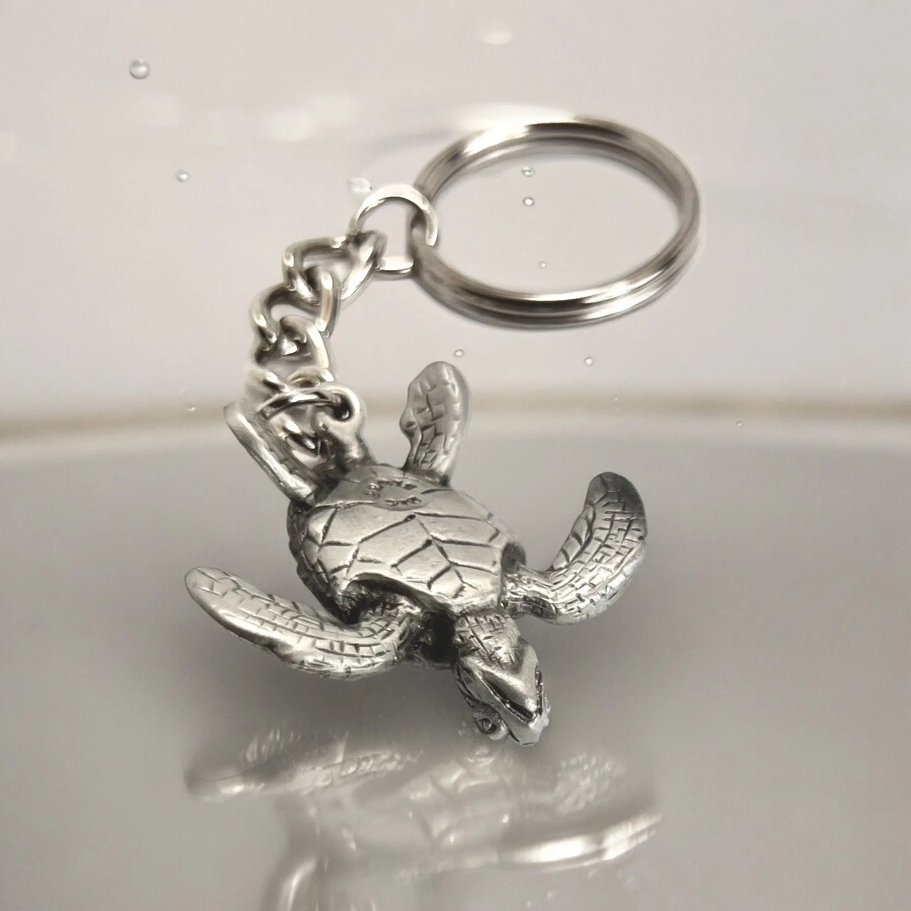 Turtle Keychain with Dive Flag for Men and Women- Gift for Turtle Lovers, Scuba Diving Turtle Keyring, Sea Turtle Key Fob, Gifts for Scuba